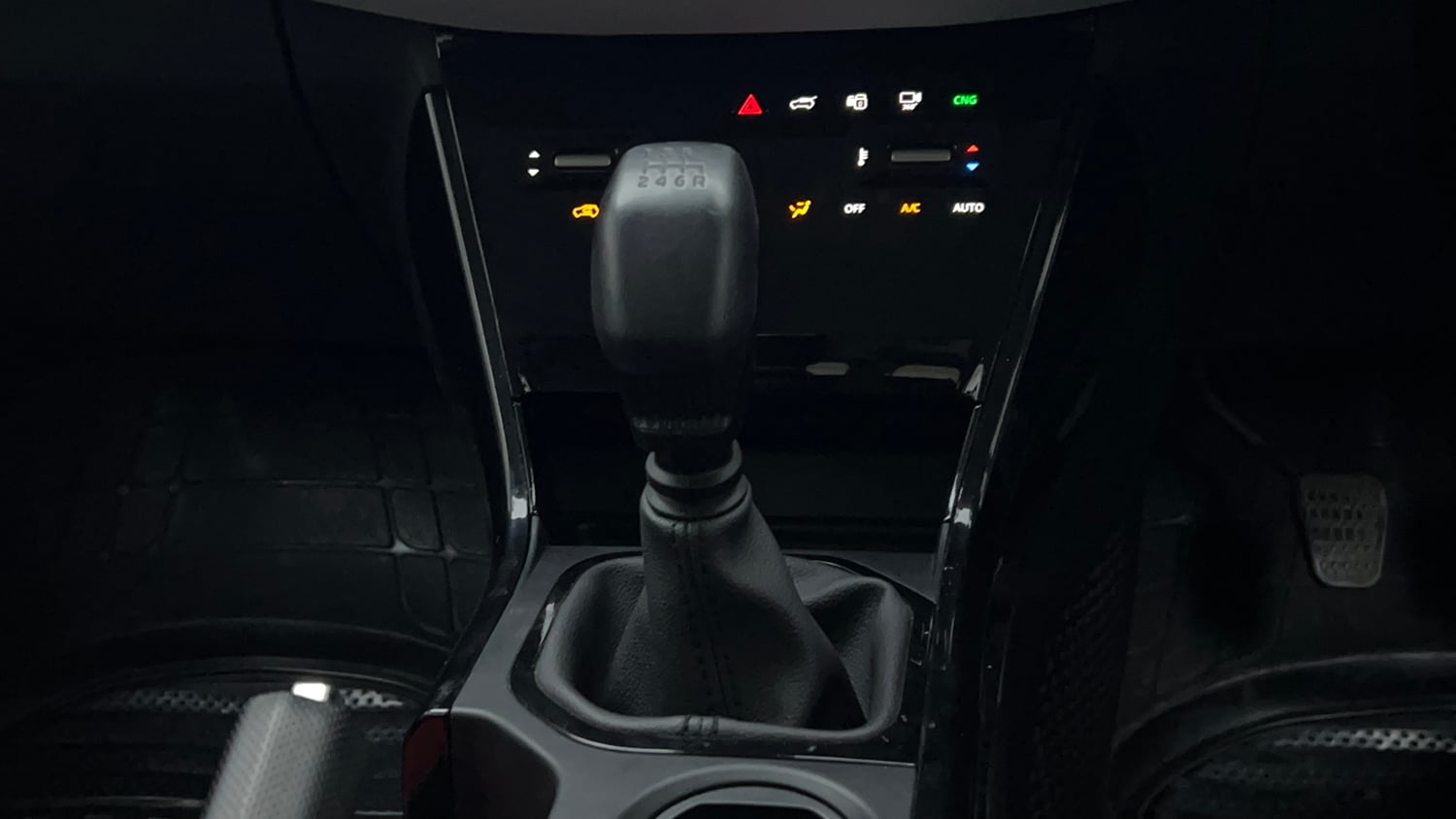 Used 2024 Tata Nexon Creative Plus 1.2 iCNG Cng Manual interior GEAR  KNOB VIEW