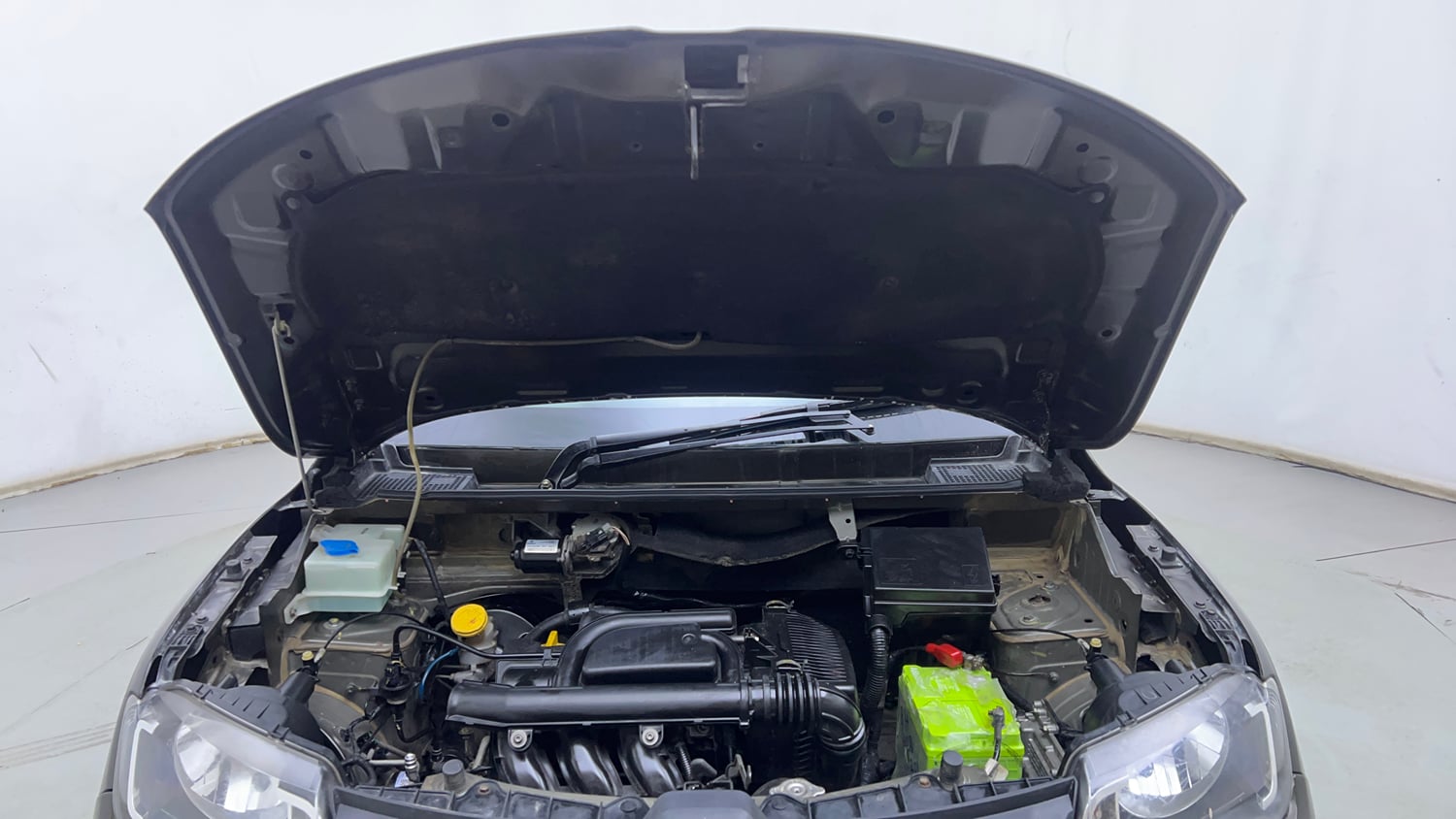 Used 2018 Renault Kwid 1.0 RXT AMT Opt Petrol Automatic engine ENGINE & BONNET OPEN FRONT VIEW