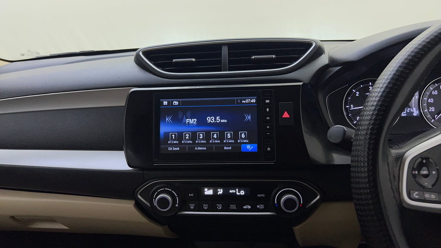 Used 2021 Honda Amaze VX MT 1.5 Diesel Diesel Manual top_features Integrated (in-dash) music system