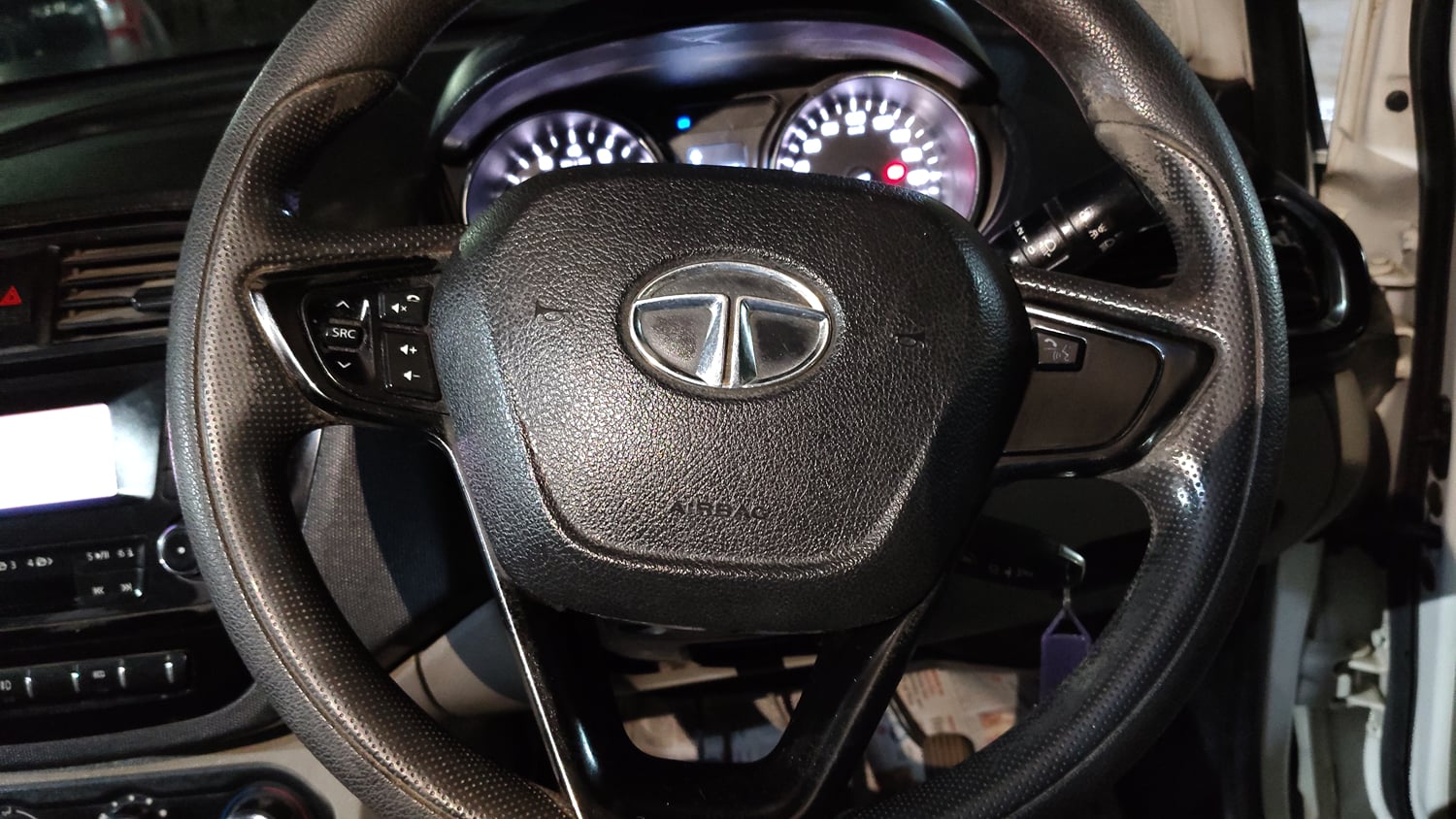 Used 2018 Tata Tiago Revotorq XZ Diesel Manual top_features Steering mounted controls