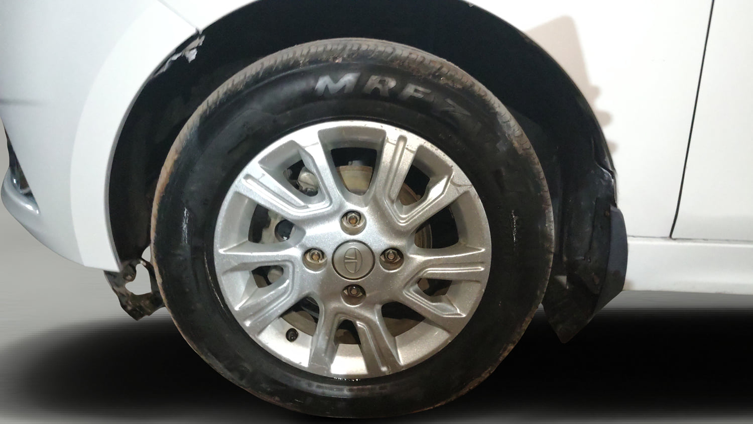 Used 2018 Tata Tiago Revotorq XZ Diesel Manual tyres LEFT FRONT TYRE RIM VIEW