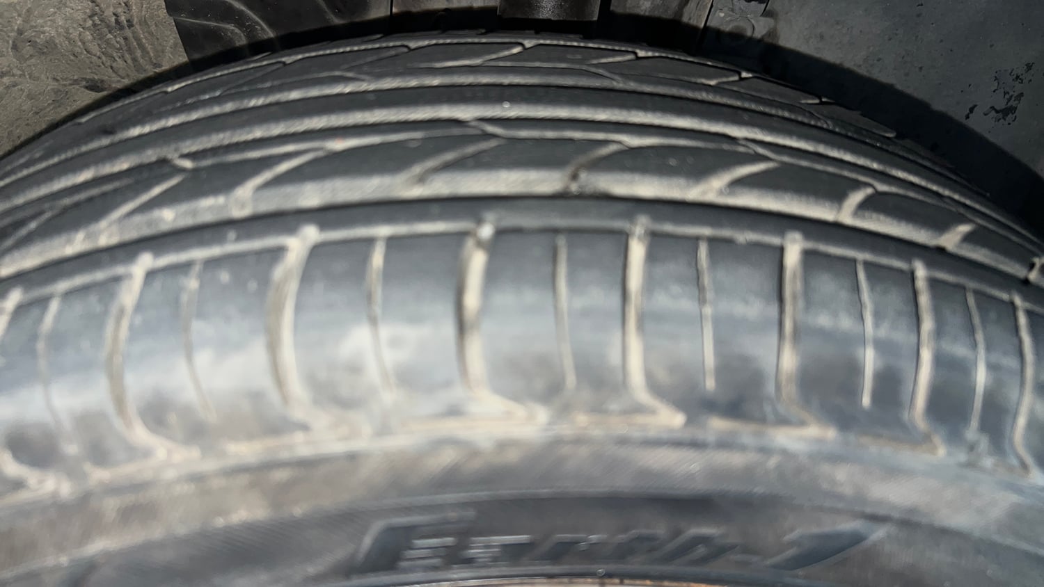 Used 2020 Renault Kwid CLIMBER 1.0 AMT Opt Petrol Automatic tyres RIGHT FRONT TYRE TREAD VIEW