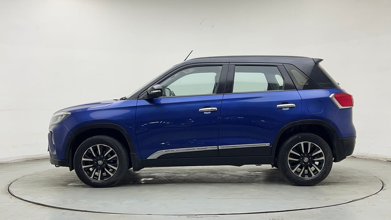 Used 2020 Toyota Urban Cruiser Premium Grade AT Dual Tone Petrol Automatic exterior LEFT SIDE VIEW