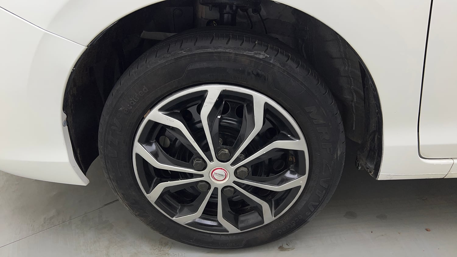 Used 2024 Honda City SV Petrol MT Petrol Manual tyres LEFT FRONT TYRE RIM VIEW