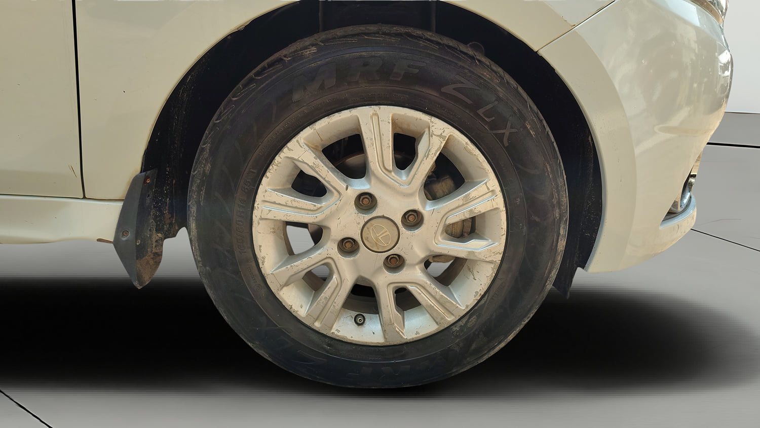 Used 2018 Tata Tiago Revotorq XZ Diesel Manual tyres RIGHT FRONT TYRE RIM VIEW