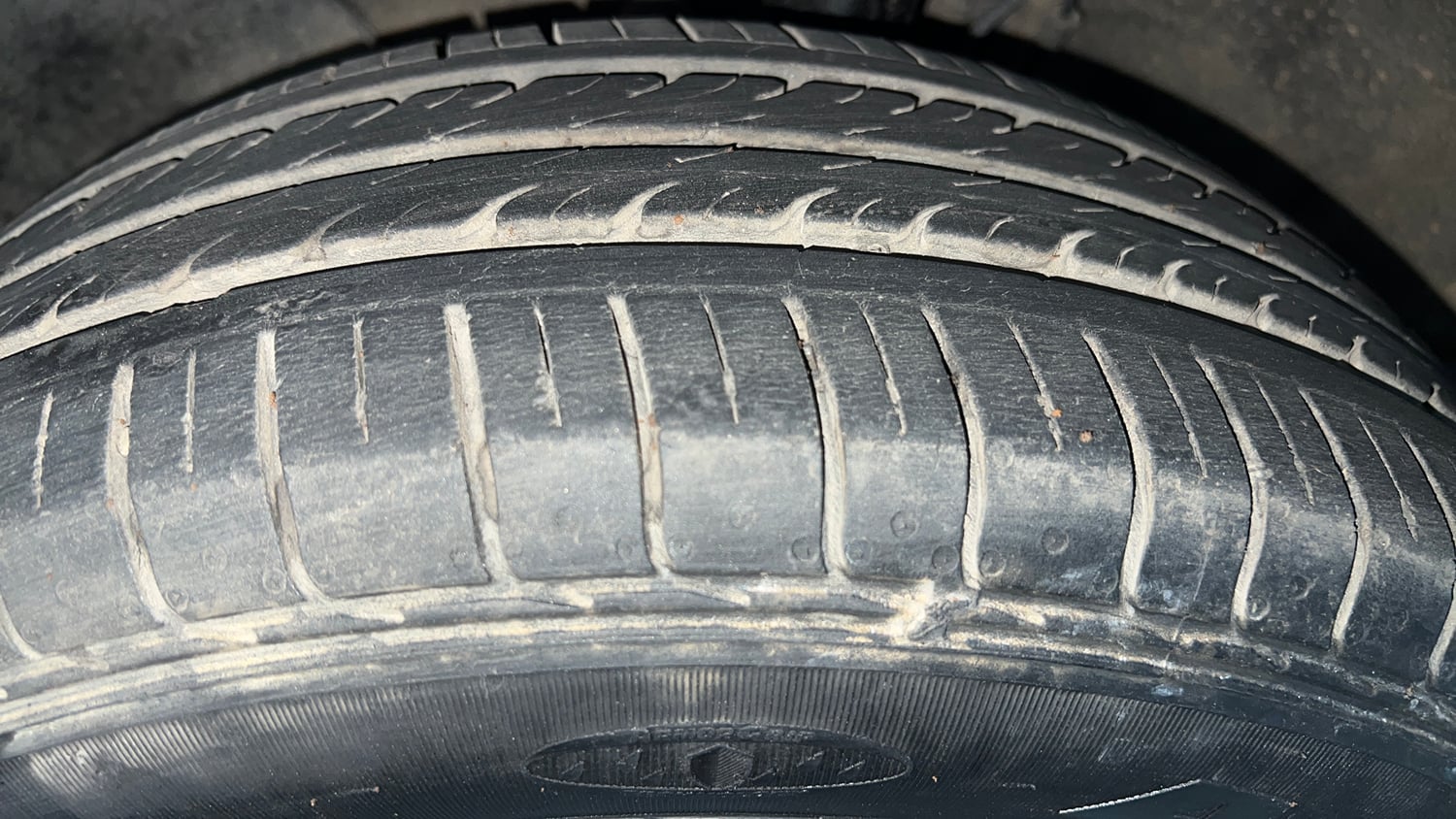 Used 2017 Hyundai Elite i20 Sportz 1.2 Petrol Manual tyres LEFT FRONT TYRE TREAD VIEW