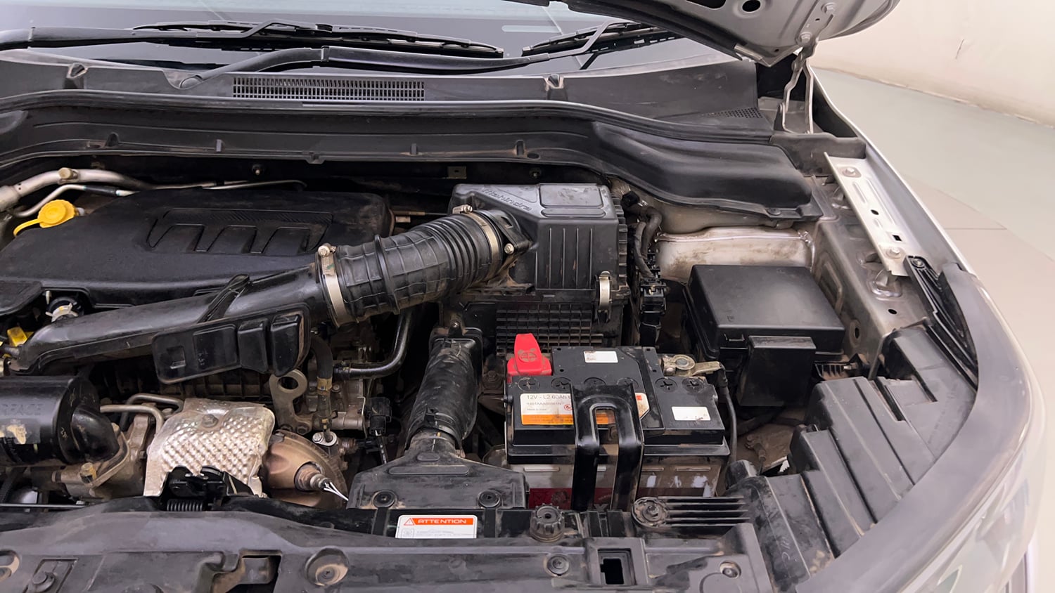 Used 2022 Mahindra XUV 300 W8 (O) 1.2 Petrol Petrol Manual engine ENGINE LEFT SIDE HINGE & APRON VIEW