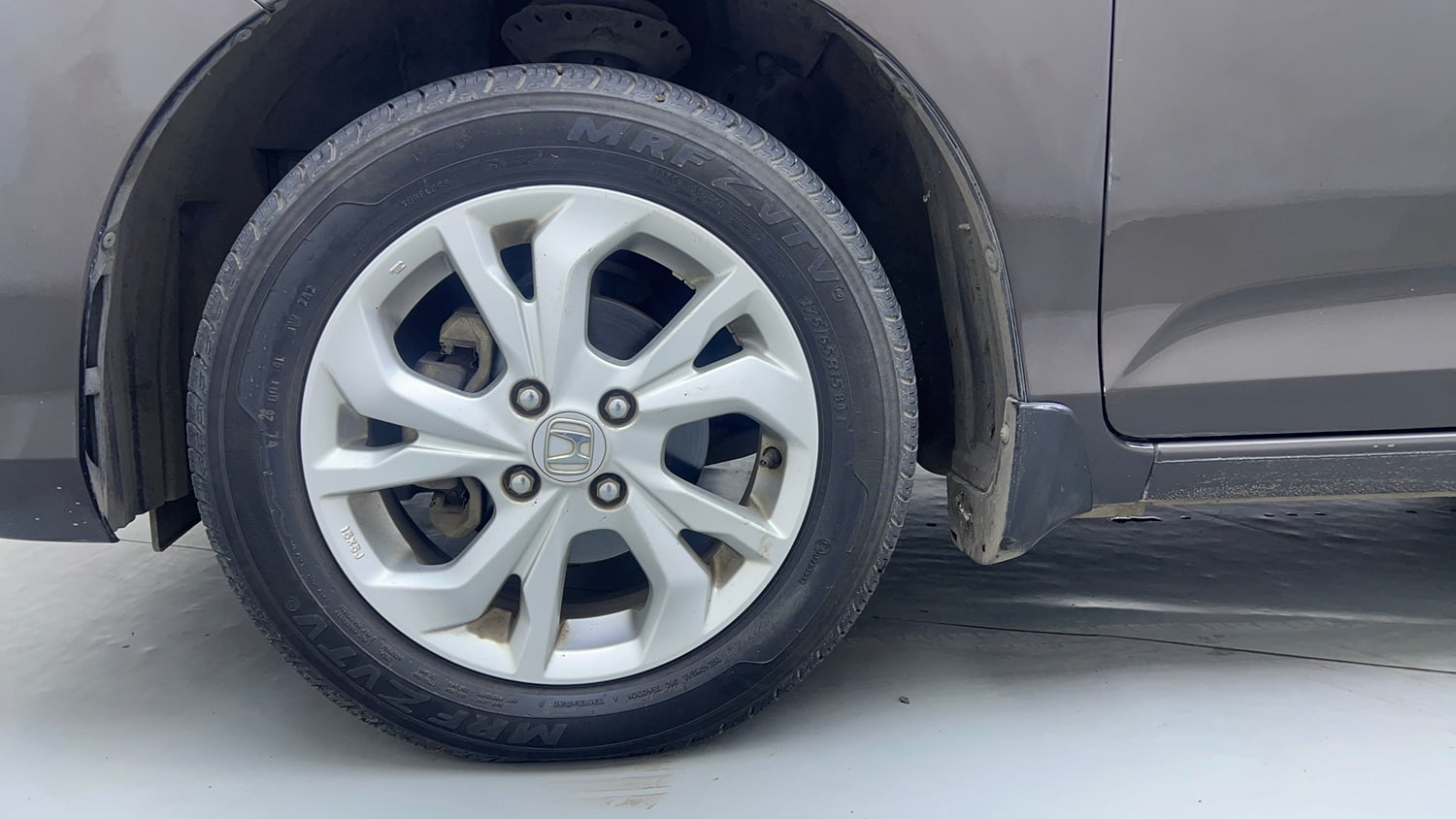 Used 2020 Honda Amaze 1.2 VX MT Petrol Petrol Manual tyres LEFT FRONT TYRE RIM VIEW