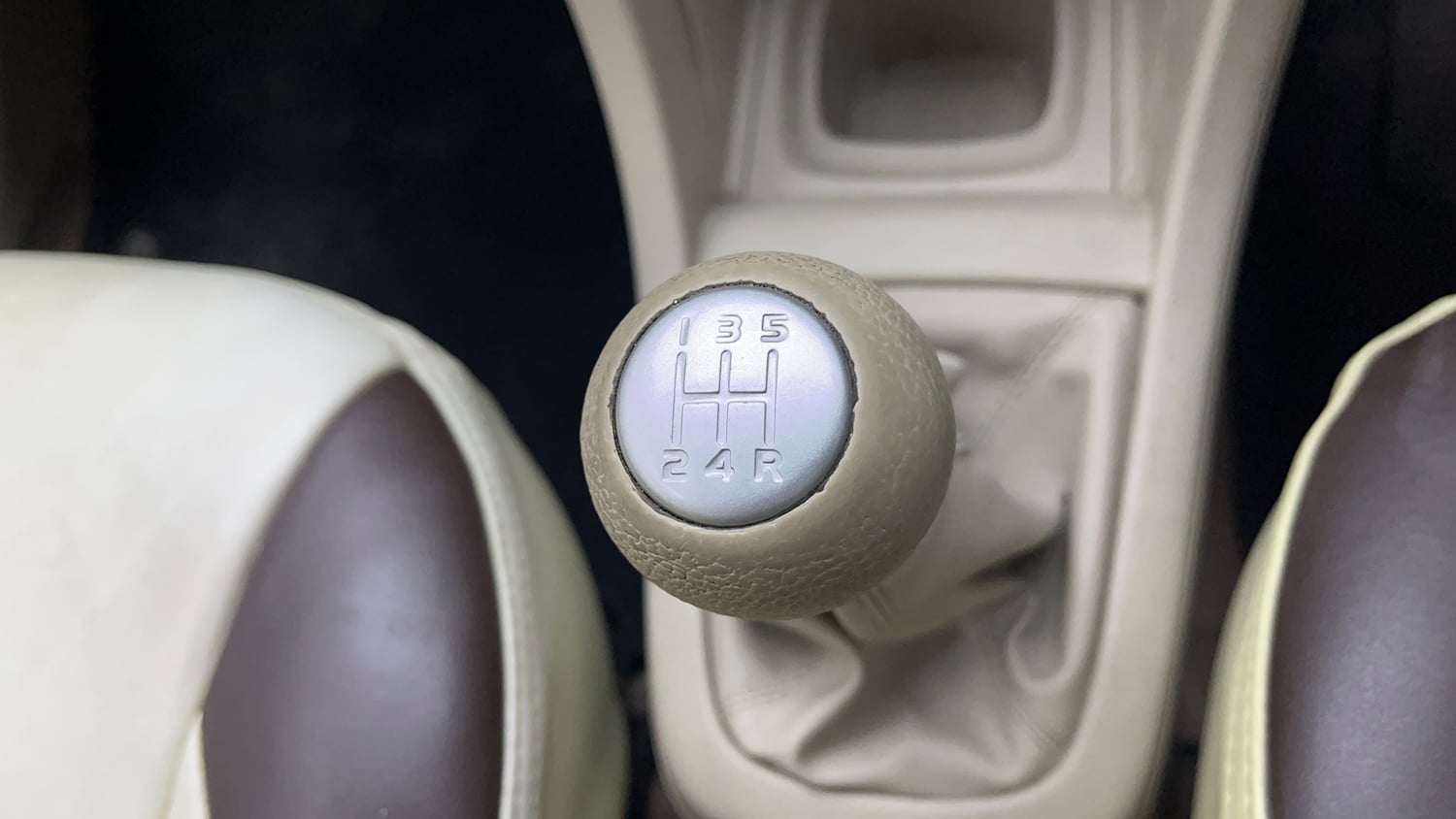 Used 2018 Maruti Suzuki Ertiga ZXI Petrol Manual interior GEAR  KNOB VIEW
