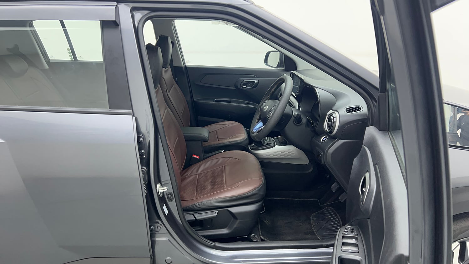 Used 2023 Hyundai Exter SX (O) 1.2 MT Petrol Manual interior RIGHT SIDE FRONT DOOR CABIN VIEW