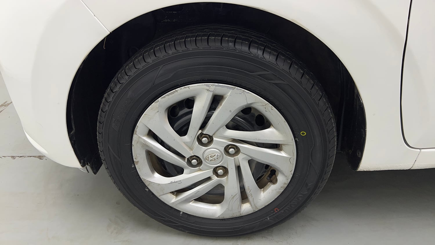 Used 2022 Hyundai Aura S 1.2 CNG Cng Manual tyres LEFT FRONT TYRE RIM VIEW