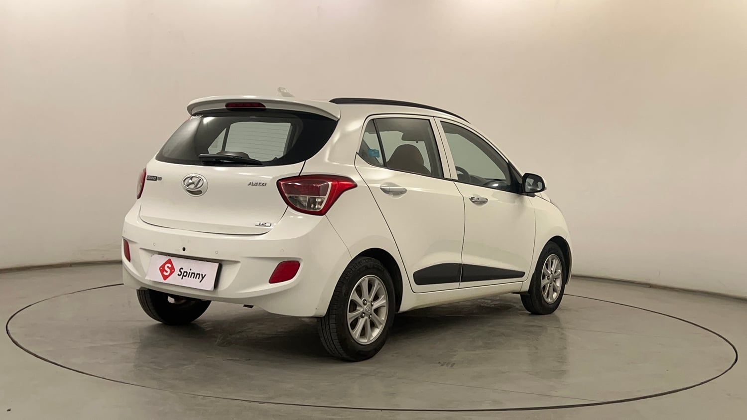 Used 2015 Hyundai Grand i10 Asta AT 1.2 Kappa VTVT Petrol Automatic exterior RIGHT REAR CORNER VIEW