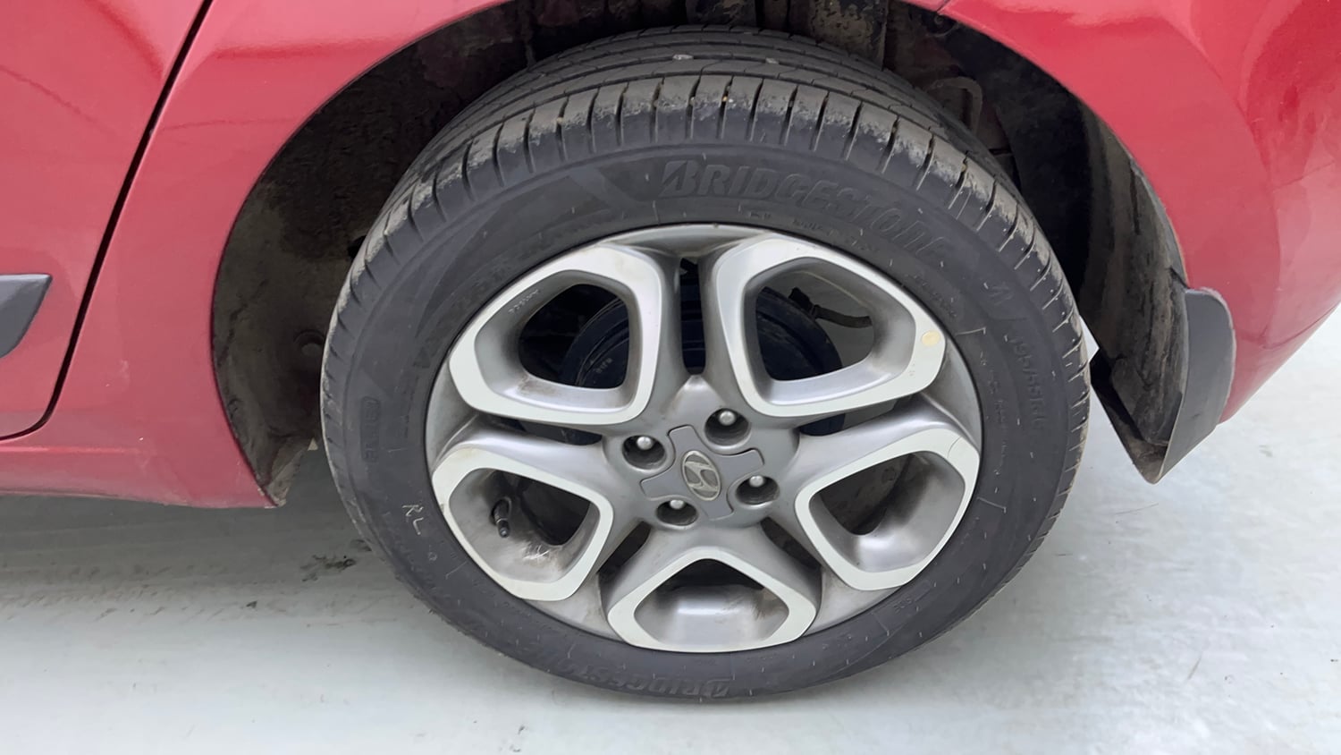Used 2019 Hyundai Elite i20 Asta 1.2 (O) Petrol Manual tyres LEFT REAR TYRE RIM VIEW