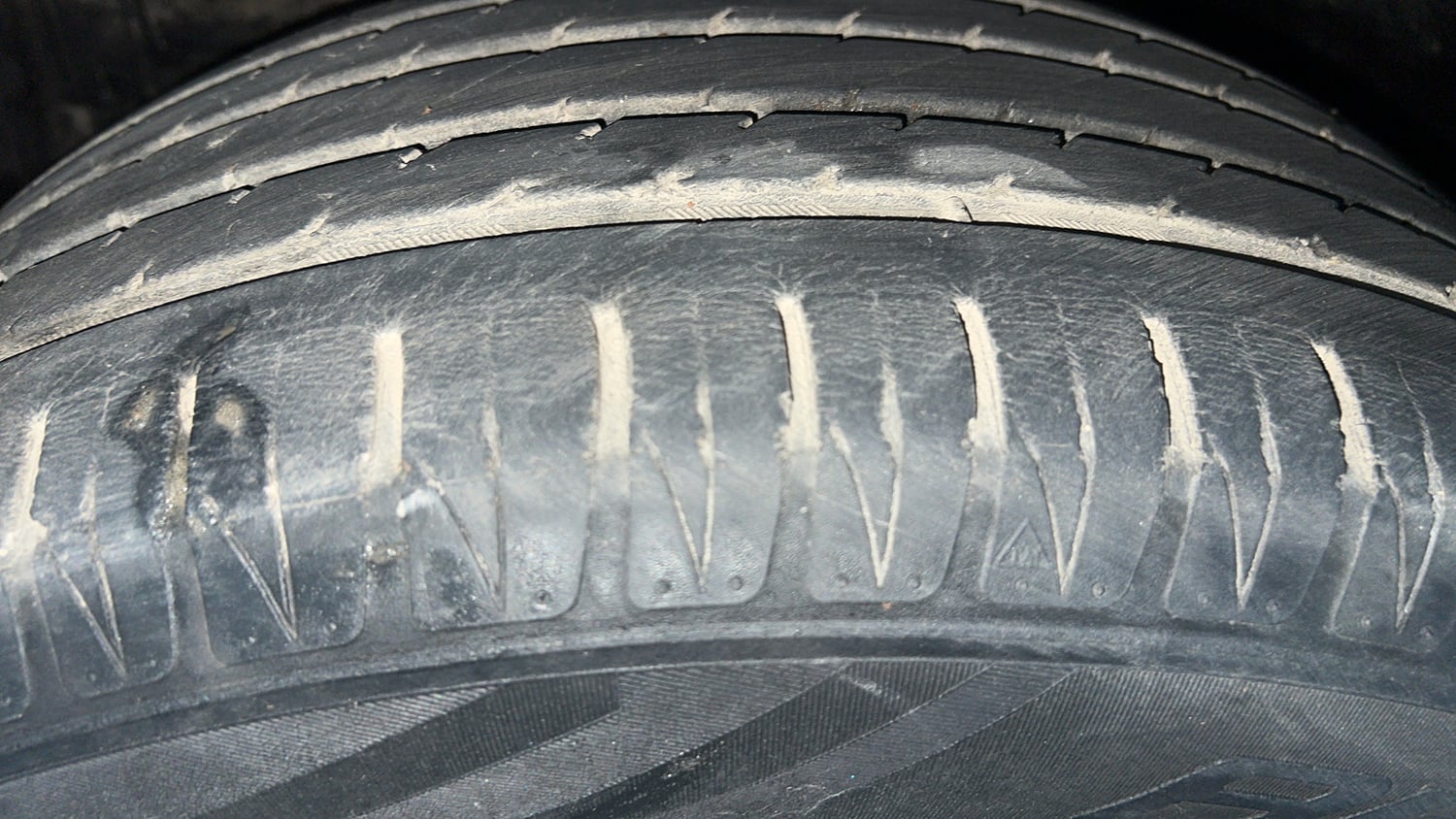 Used 2020 Toyota Urban Cruiser Premium Grade AT Dual Tone Petrol Automatic tyres LEFT FRONT TYRE TREAD VIEW