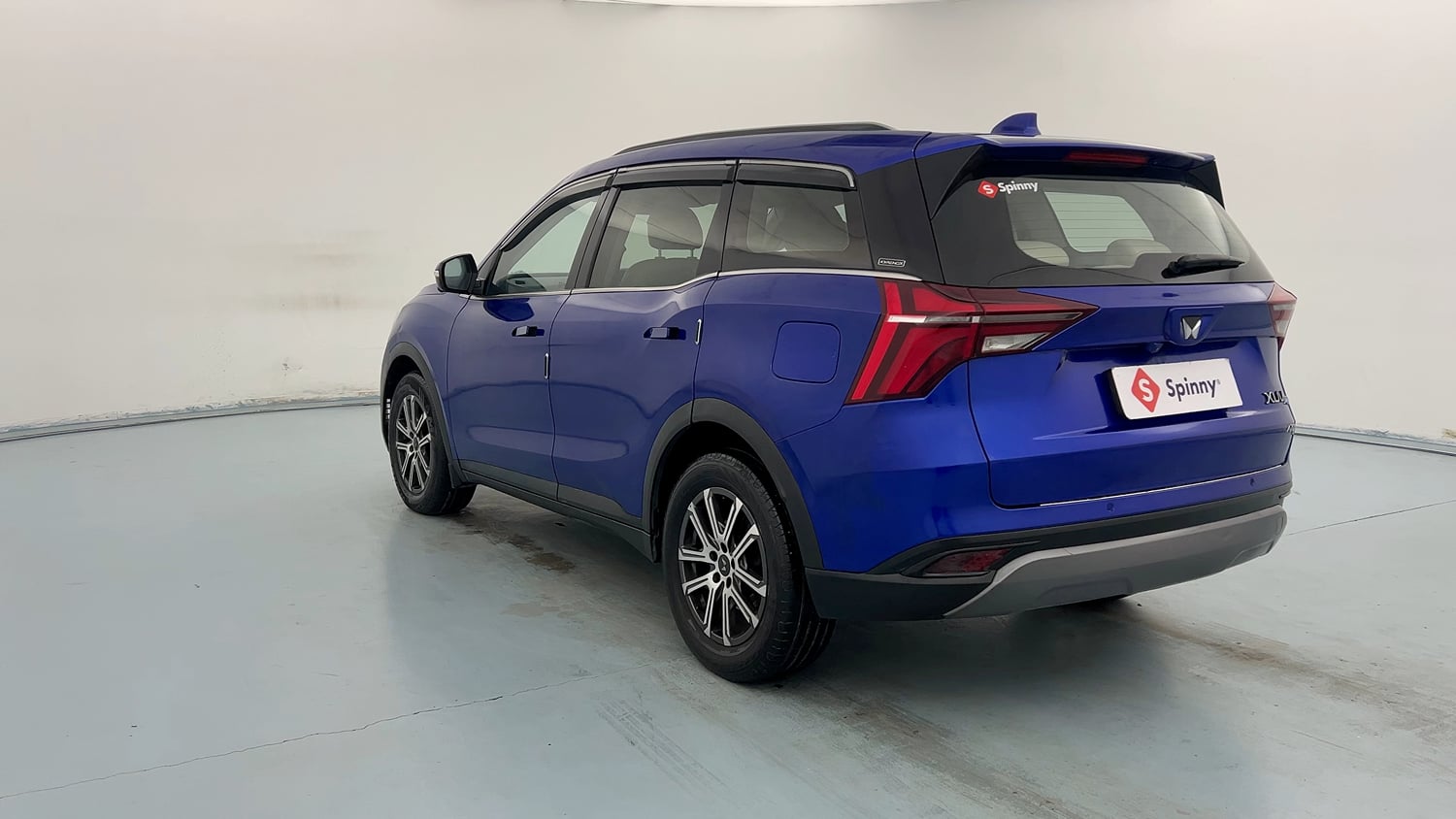 Used 2021 Mahindra XUV700 AX 7 Petrol AT Luxury Pack 7 STR Petrol Automatic exterior LEFT REAR CORNER VIEW