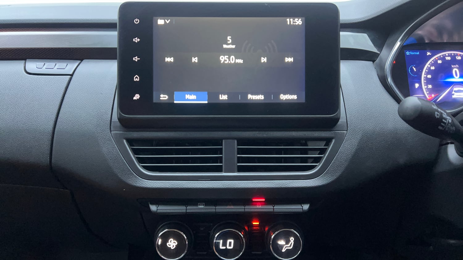 Used 2022 Renault Kiger RXZ Turbo CVT Petrol Automatic interior MUSIC SYSTEM & AC CONTROL VIEW