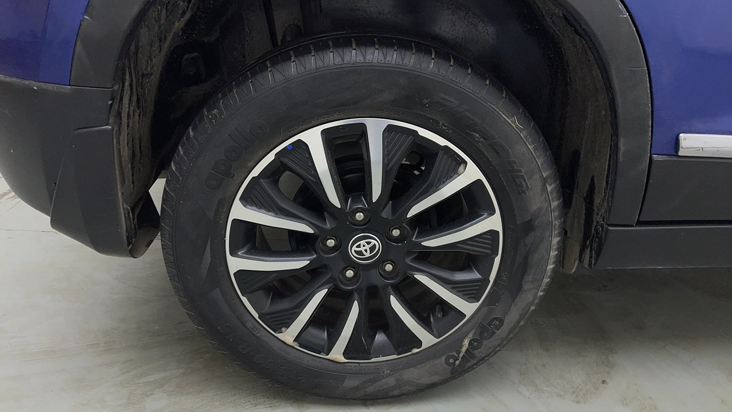 Used 2020 Toyota Urban Cruiser Premium Grade AT Dual Tone Petrol Automatic tyres RIGHT REAR TYRE RIM VIEW