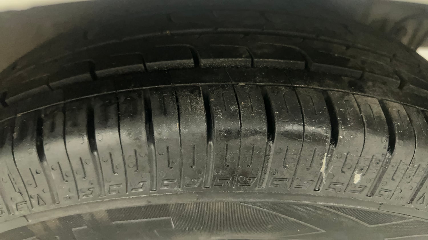 Used 2017 Hyundai Grand i10 Magna AT 1.2 Kappa VTVT Petrol Automatic tyres LEFT REAR TYRE TREAD VIEW