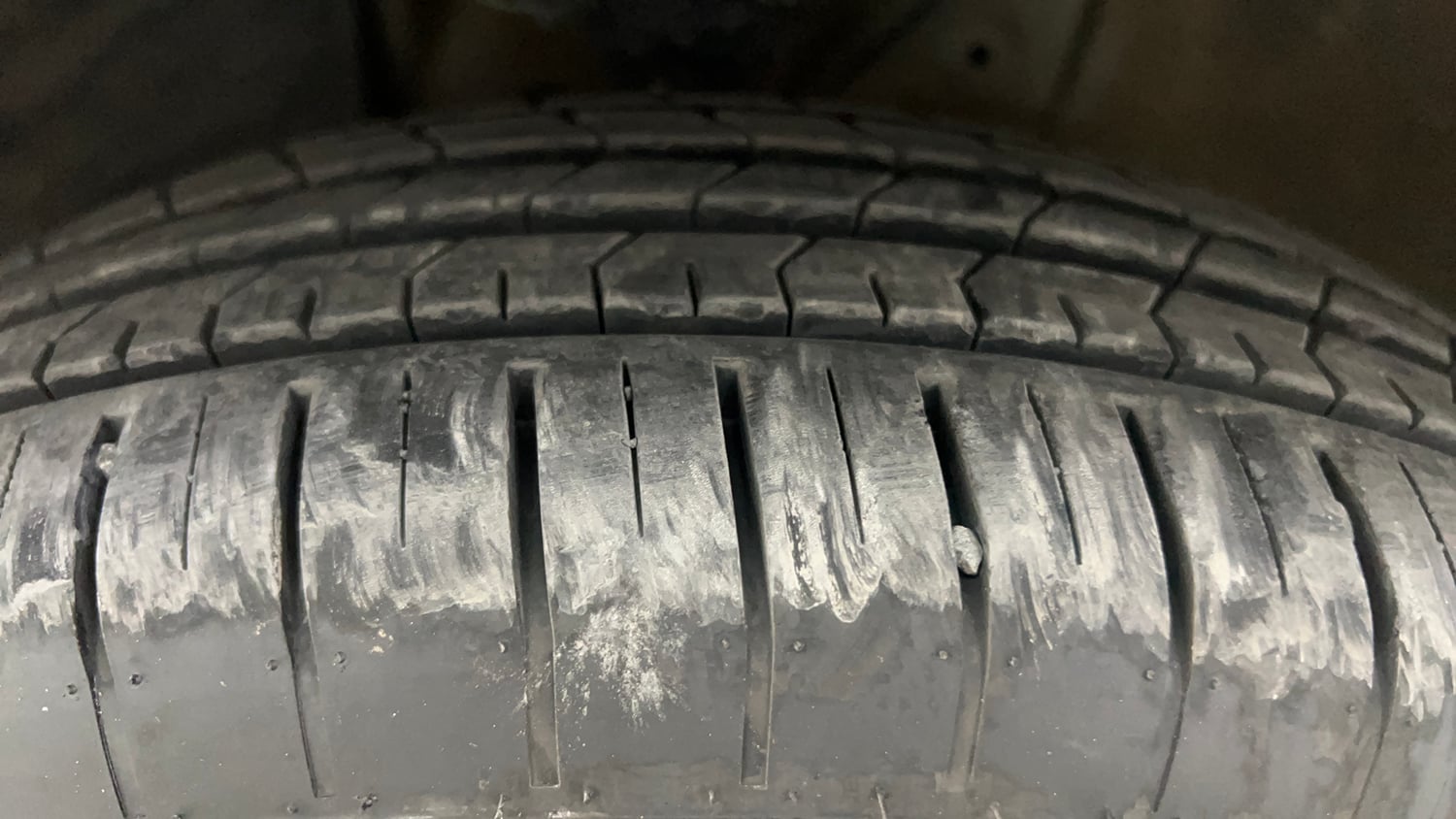 Used 2021 Maruti Suzuki Ignis Sigma 1.2 MT Petrol Manual tyres LEFT FRONT TYRE TREAD VIEW