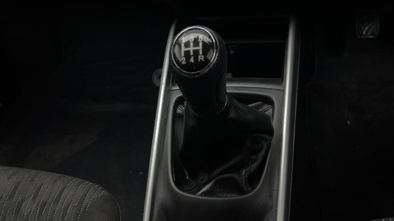 Used 2018 Maruti Suzuki Baleno Delta 1.2 Petrol Manual interior GEAR  KNOB VIEW