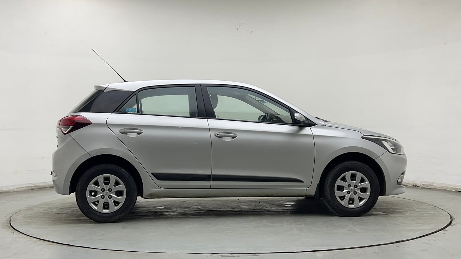Used 2017 Hyundai Elite i20 Sportz 1.2 Petrol Manual exterior RIGHT SIDE VIEW