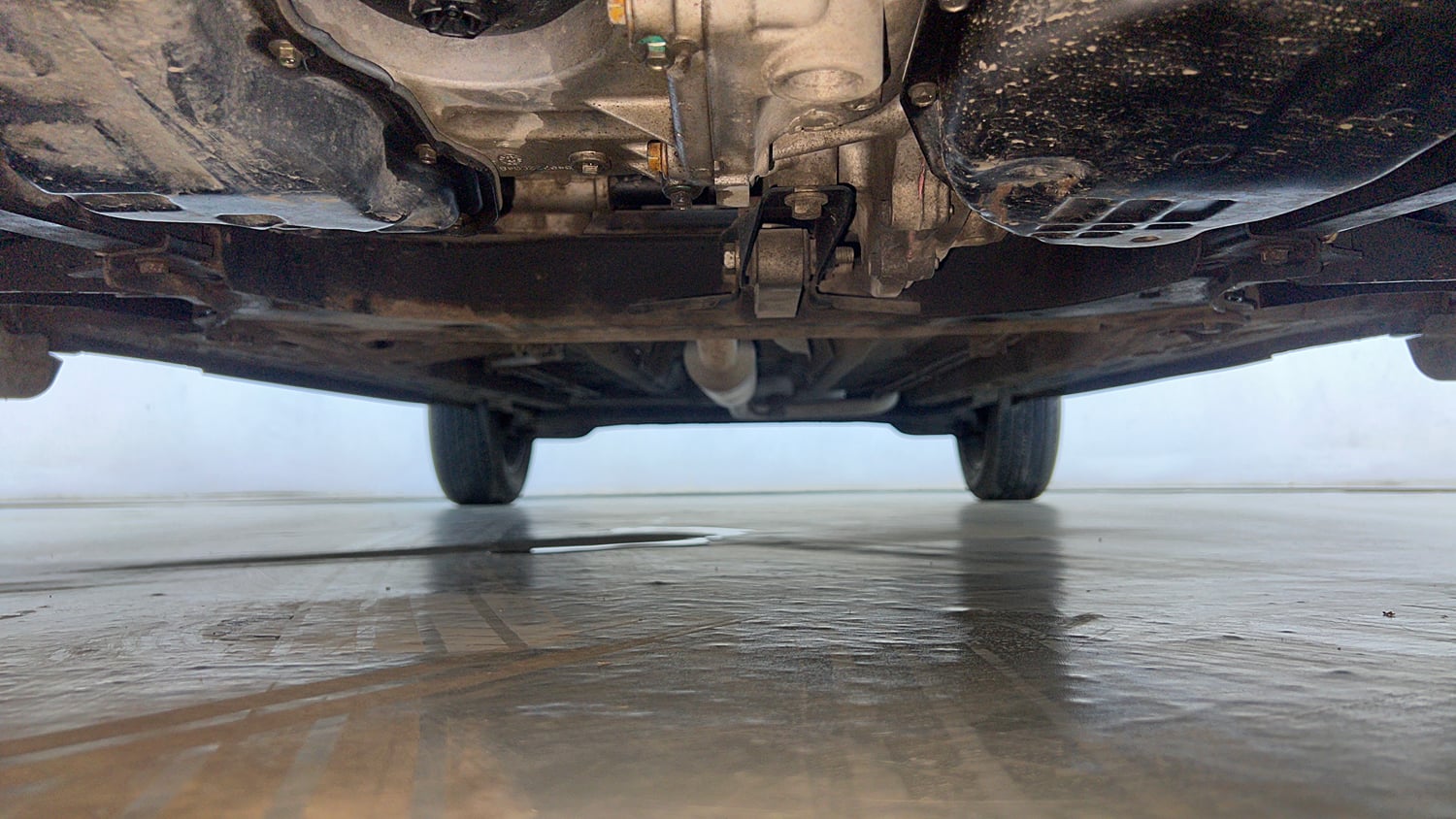 Used 2022 Nissan Magnite XV Turbo CVT Petrol Automatic extra FRONT LEFT UNDERBODY VIEW