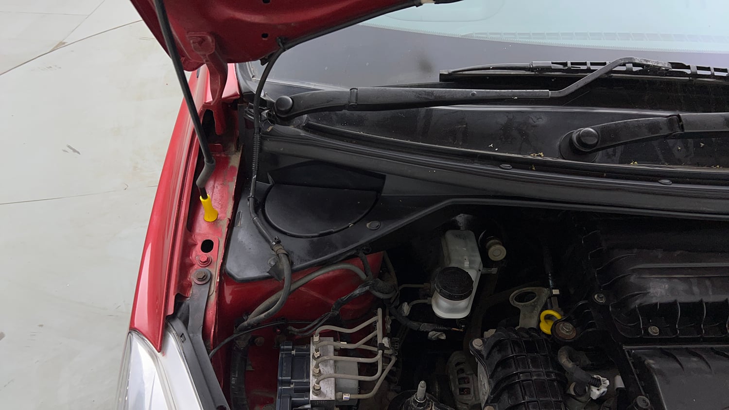 Used 2018 Tata Tiago Revotron XZA Petrol Automatic engine ENGINE RIGHT SIDE HINGE & APRON VIEW