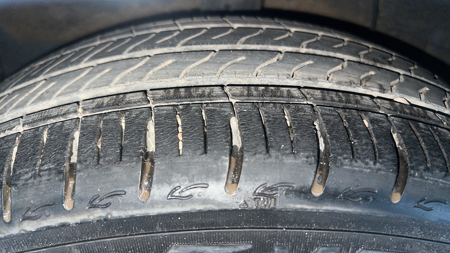 Used 2024 Hyundai Grand i10 Nios Sportz 1.2 Kappa AMT Petrol Automatic tyres RIGHT REAR TYRE TREAD VIEW