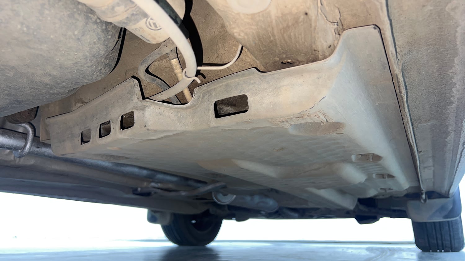 Used 2016 Volkswagen Ameo Comfortline 1.2L (P) Petrol Manual extra REAR RIGHT UNDERBODY VIEW
