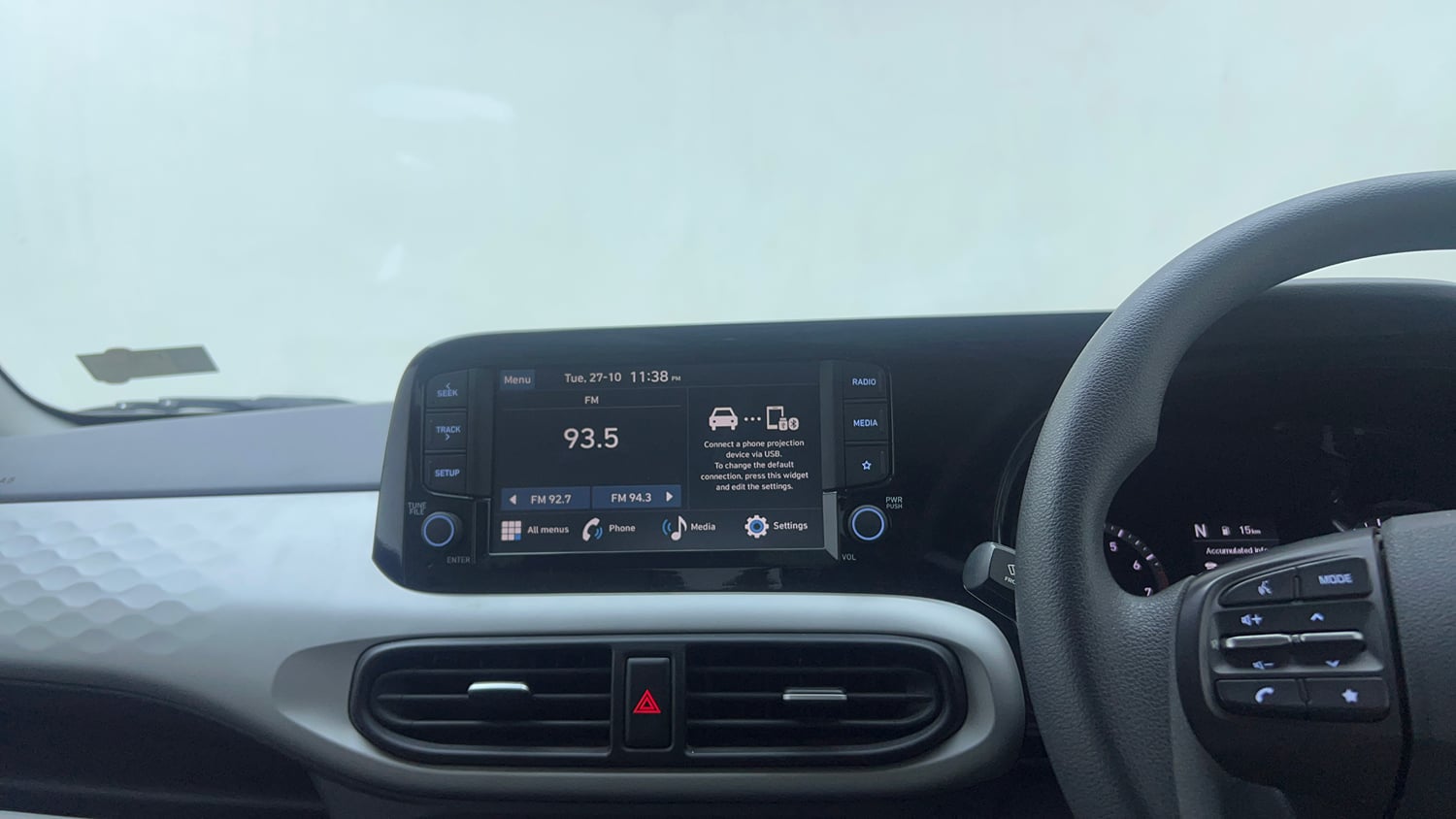 Used 2024 Hyundai Grand i10 Nios Sportz 1.2 Kappa AMT Petrol Automatic top_features Touch screen infotainment system