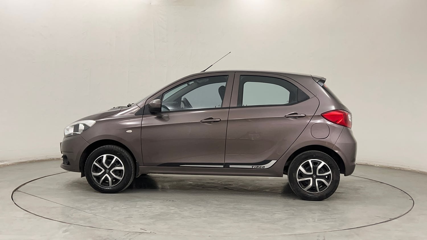 Used 2018 Tata Tiago Revotron XT Petrol Manual exterior LEFT SIDE VIEW