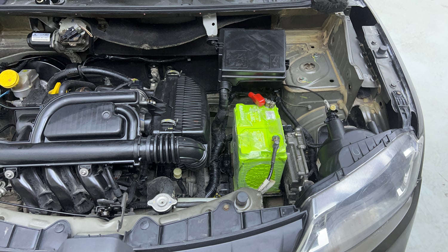 Used 2018 Renault Kwid 1.0 RXT AMT Opt Petrol Automatic engine ENGINE LEFT SIDE VIEW