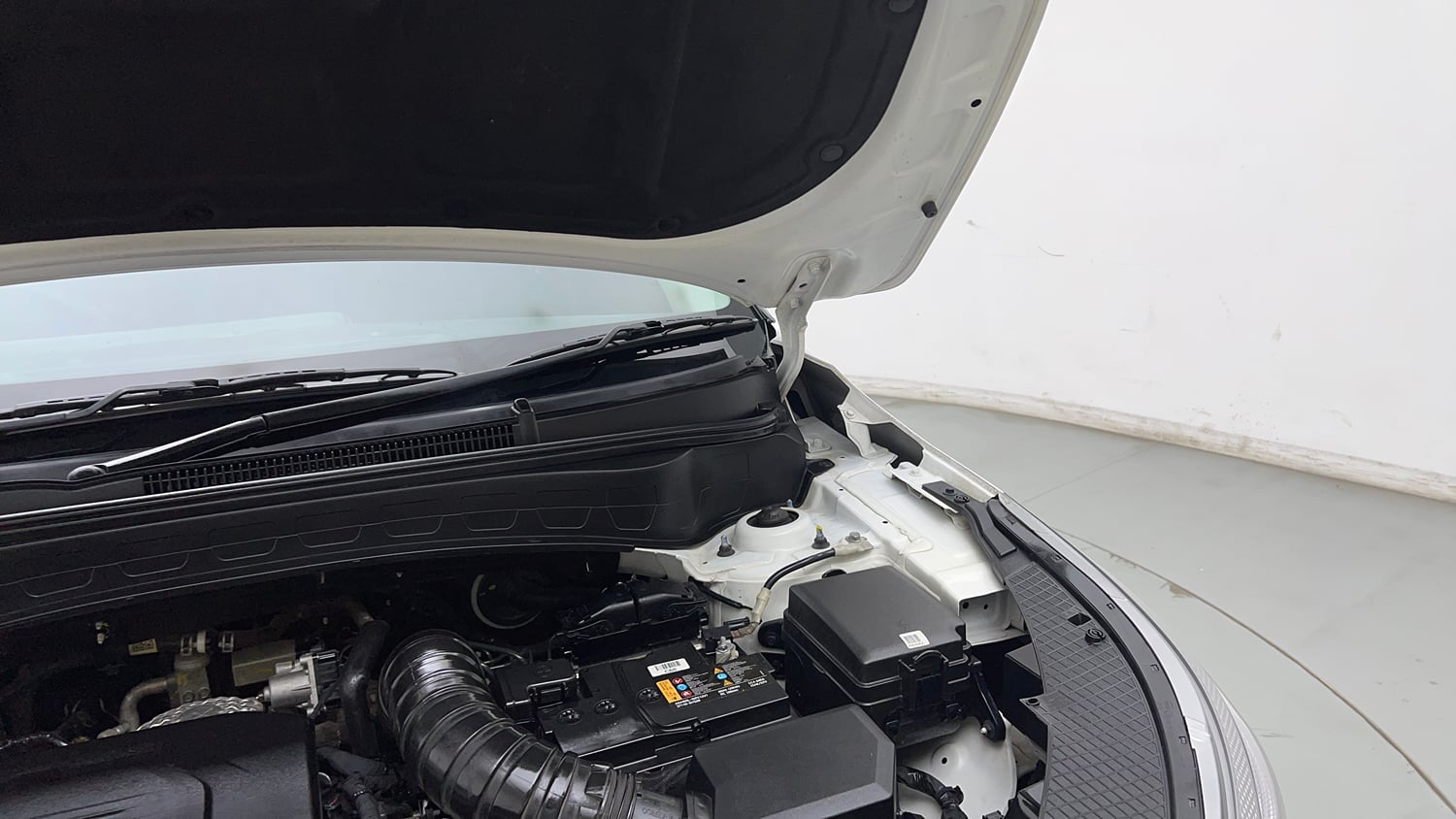 Used 2024 Kia Seltos HTE 1.5 Diesel MT Diesel Manual engine ENGINE LEFT SIDE HINGE & APRON VIEW