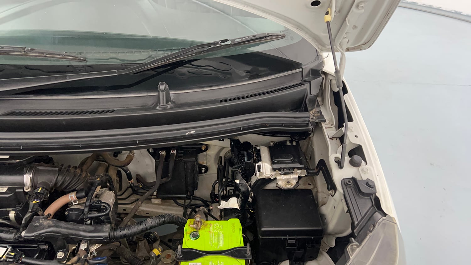 Used 2021 Maruti Suzuki Wagon R ZXi 1.2 Petrol Manual engine ENGINE LEFT SIDE HINGE & APRON VIEW