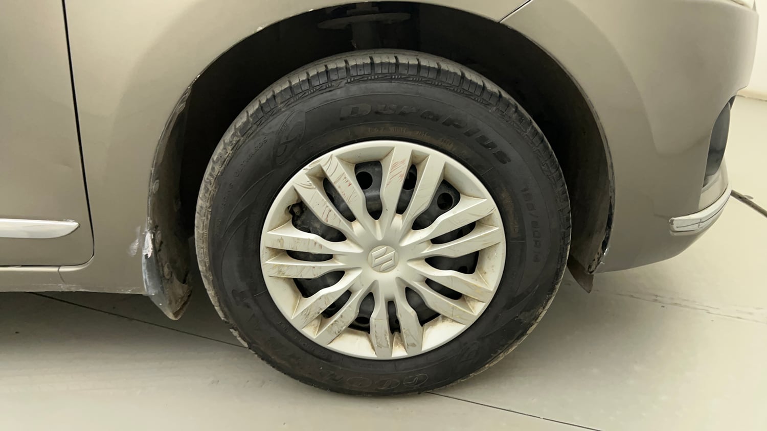 Used 2018 Maruti Suzuki Dzire VDi AMT Diesel Automatic tyres RIGHT FRONT TYRE RIM VIEW
