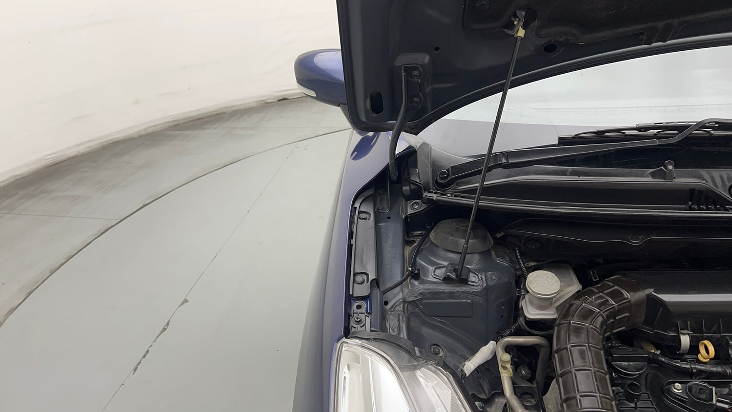 Used 2018 Maruti Suzuki Baleno Delta 1.2 Petrol Manual engine ENGINE RIGHT SIDE HINGE & APRON VIEW