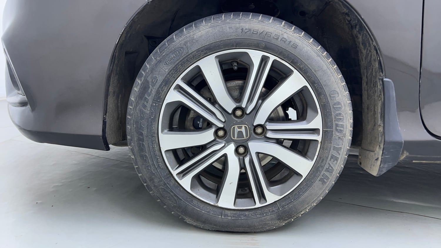 Used 2022 Honda City 4th Generation V Petrol Petrol Manual tyres LEFT FRONT TYRE RIM VIEW