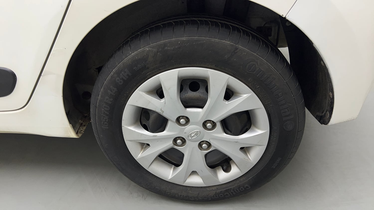 Used 2016 Hyundai Grand i10 Sportz 1.2 Kappa VTVT Petrol Manual tyres LEFT REAR TYRE RIM VIEW