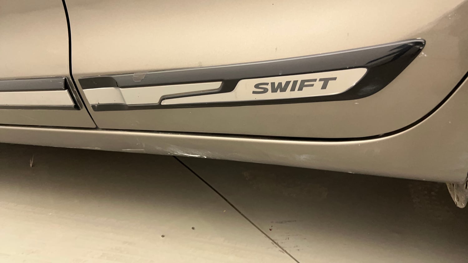 Used 2022 Maruti Suzuki Swift VXi Petrol Manual dents MINOR SCRATCH