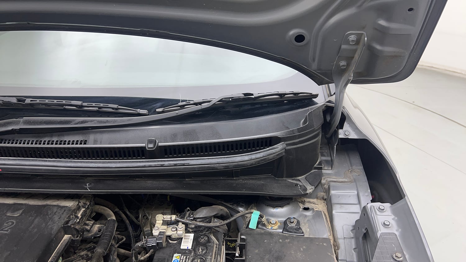 Used 2023 Hyundai Exter SX (O) 1.2 MT Petrol Manual engine ENGINE LEFT SIDE HINGE & APRON VIEW