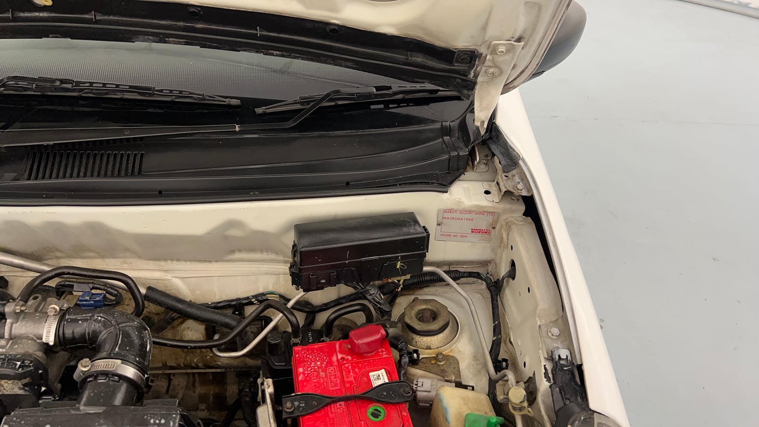Used 2019 Maruti Suzuki Alto 800 VXi Petrol Manual engine ENGINE LEFT SIDE HINGE & APRON VIEW