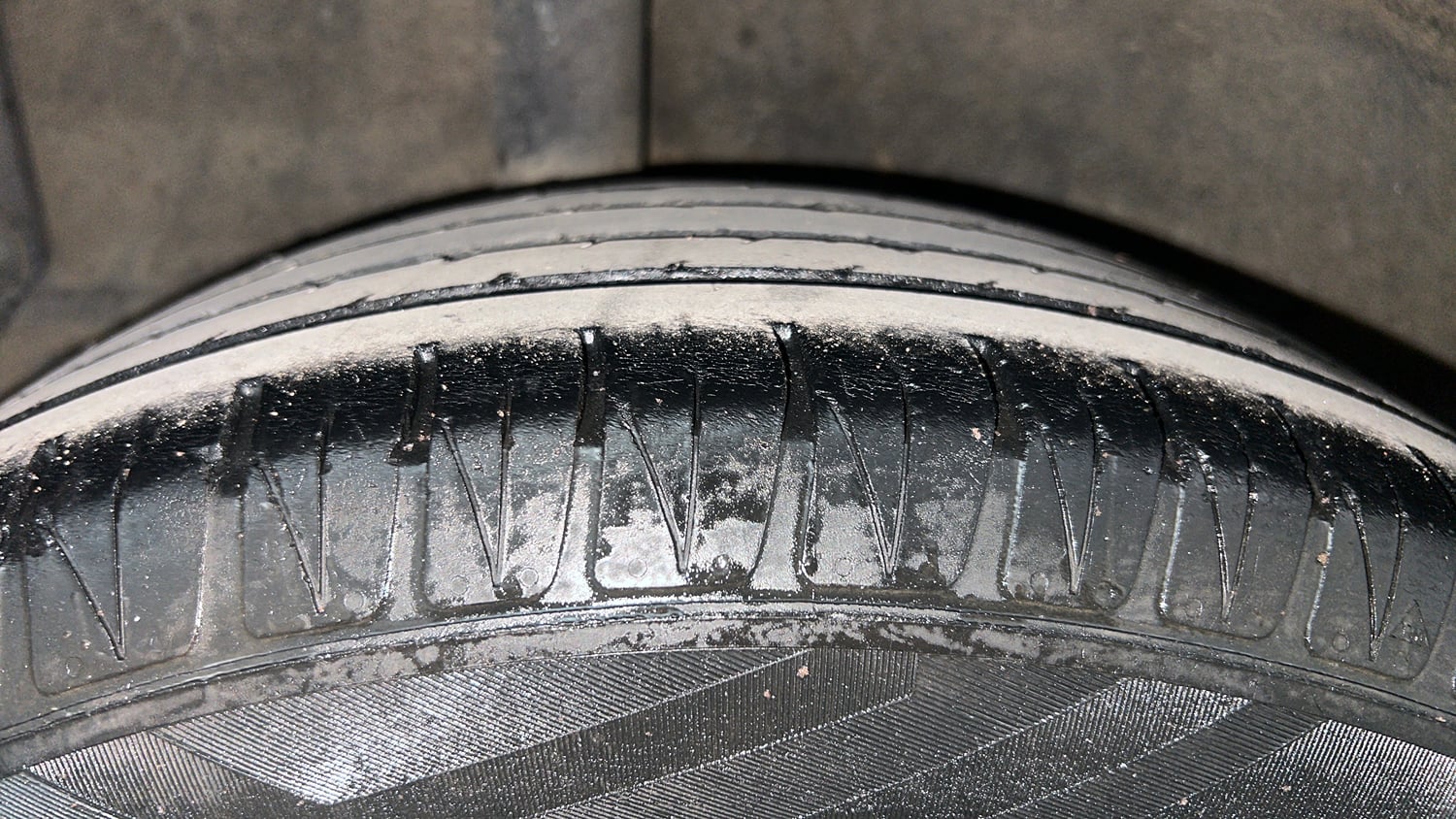 Used 2022 Kia Sonet GTX Plus 1.5 AT Diesel Automatic tyres RIGHT REAR TYRE TREAD VIEW