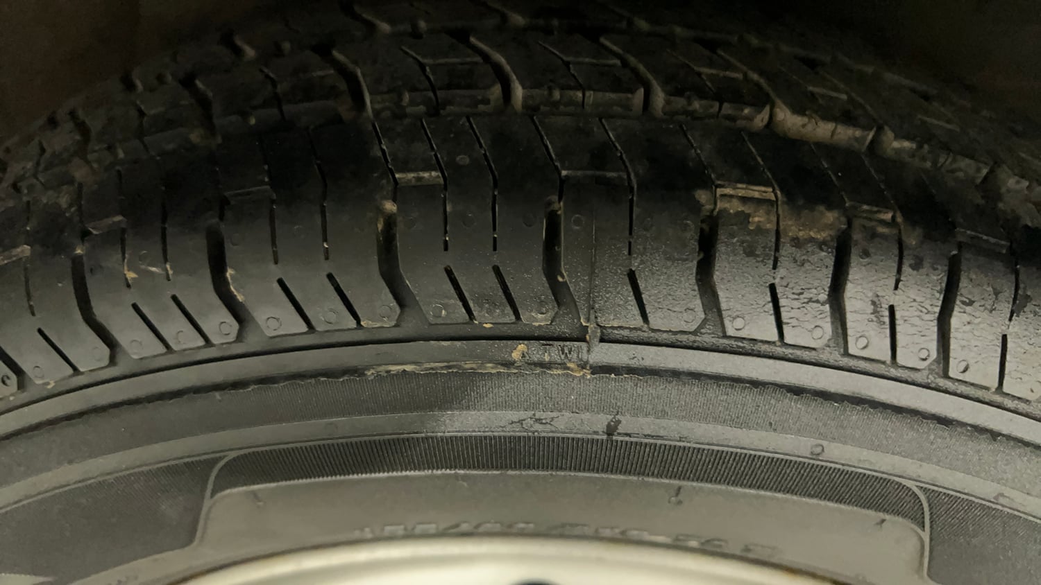 Used 2014 Hyundai i10 Magna 1.1 iRDE2 Petrol Manual tyres LEFT REAR TYRE TREAD VIEW