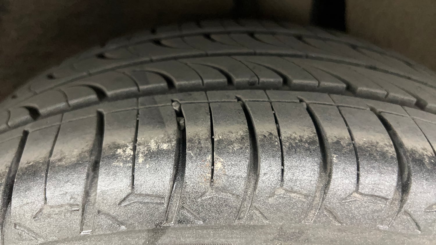 Used 2015 Maruti Suzuki Baleno Zeta 1.2 Petrol Manual tyres LEFT REAR TYRE TREAD VIEW
