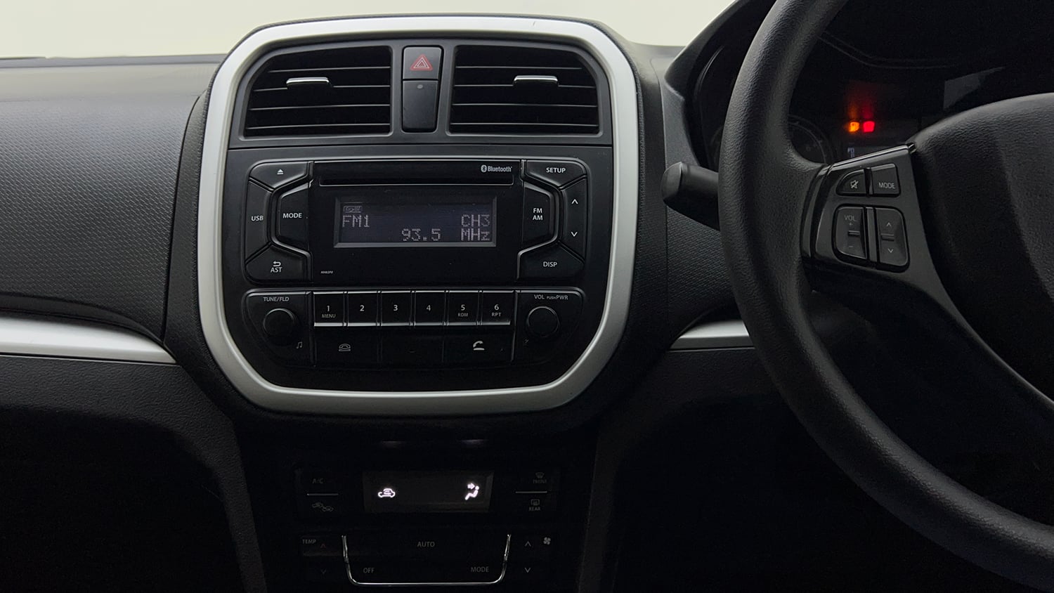 Used 2020 maruti-suzuki Vitara Brezza VXi Petrol Manual interior MUSIC SYSTEM & AC CONTROL VIEW
