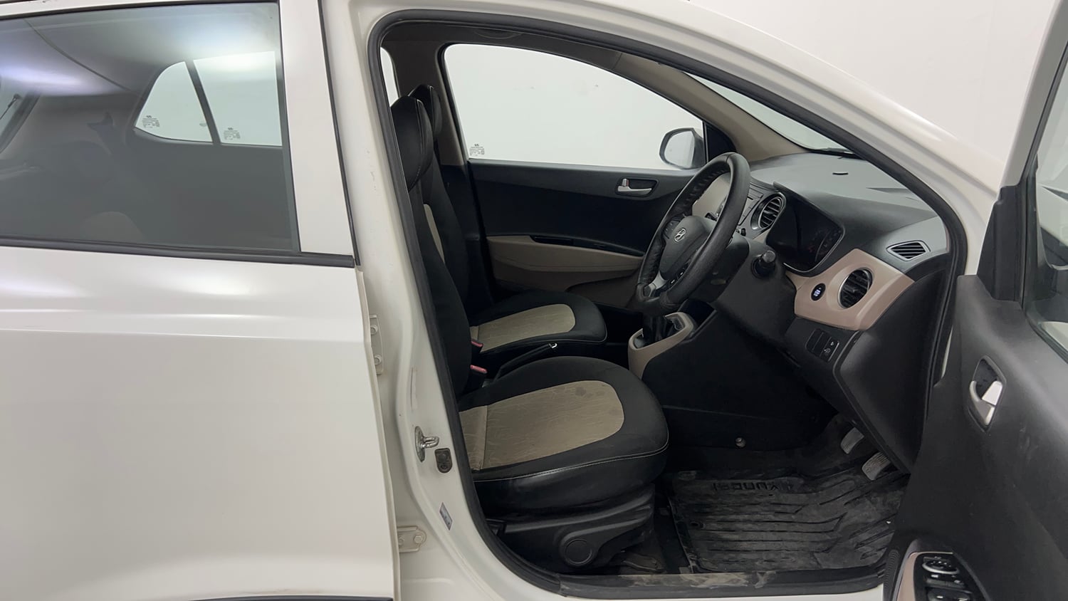 Used 2016 Hyundai Grand i10 Asta 1.2 Kappa VTVT (O) Petrol Manual interior RIGHT SIDE FRONT DOOR CABIN VIEW