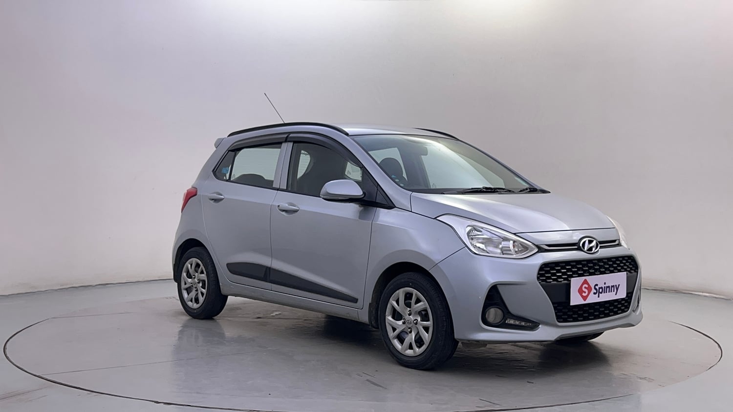 Used 2019 Hyundai Grand i10 Sportz 1.2 Kappa VTVT Petrol Manual exterior RIGHT FRONT CORNER VIEW