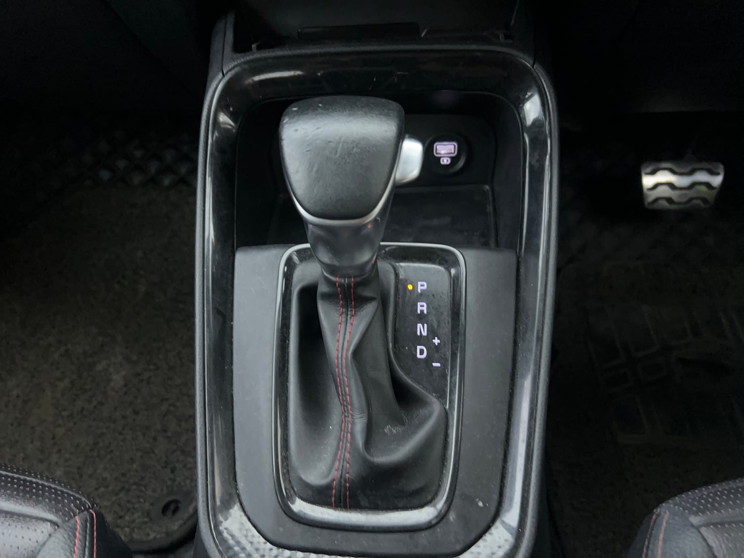 Used 2022 Kia Sonet GTX Plus 1.5 AT Diesel Automatic interior GEAR  KNOB VIEW