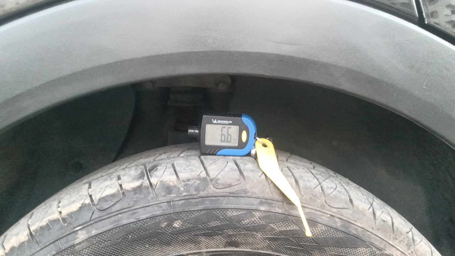 Used 2016 Hyundai Creta 1.6 SX Plus AT Petrol Petrol Automatic tyres RIGHT REAR TYRE TREAD VIEW