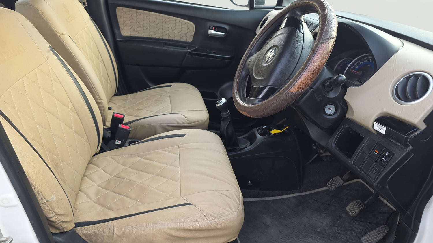Used 2017 Maruti Suzuki Wagon R VXI Petrol Manual interior RIGHT SIDE FRONT DOOR CABIN VIEW